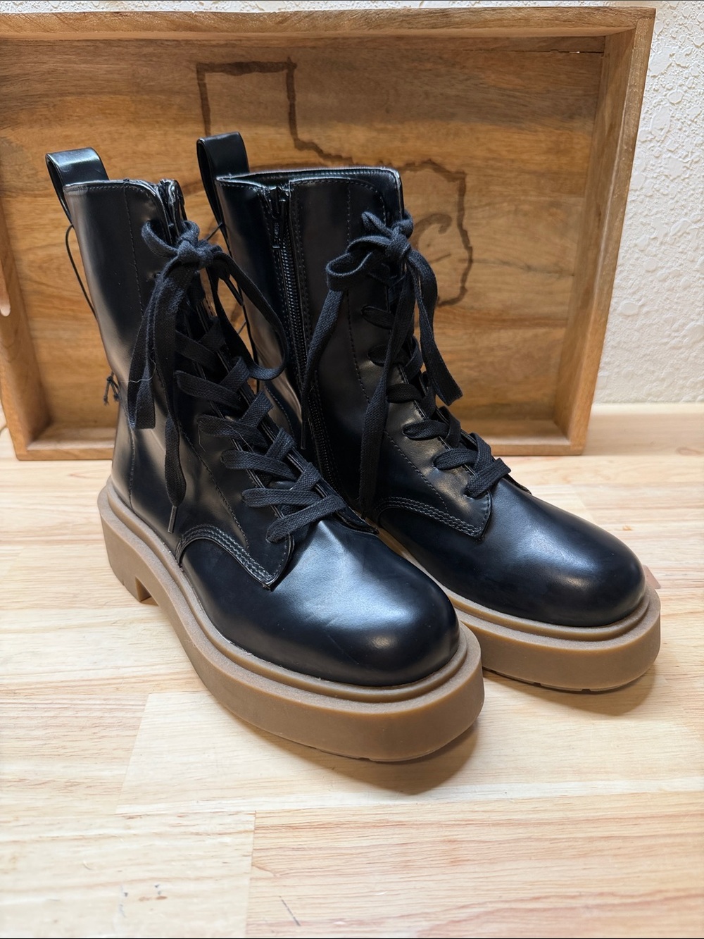 H&M Black Vegan Leather Lace-Up Platform Combat Boots with Tan Sole SZ 6